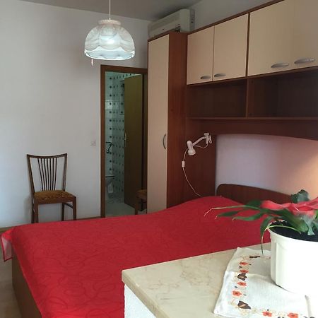 Apartments Bilic Nemira Оміш Екстер'єр фото