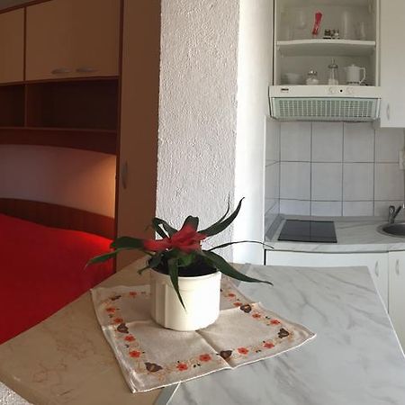 Apartments Bilic Nemira Оміш Екстер'єр фото