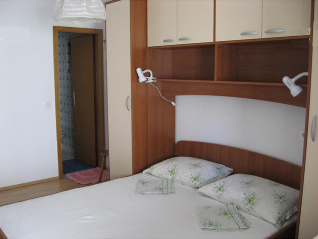 Apartments Bilic Nemira Оміш Екстер'єр фото