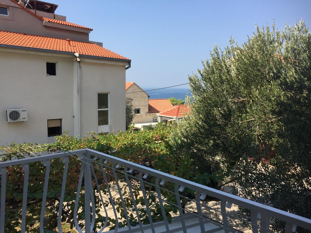 Apartments Bilic Nemira Оміш Екстер'єр фото