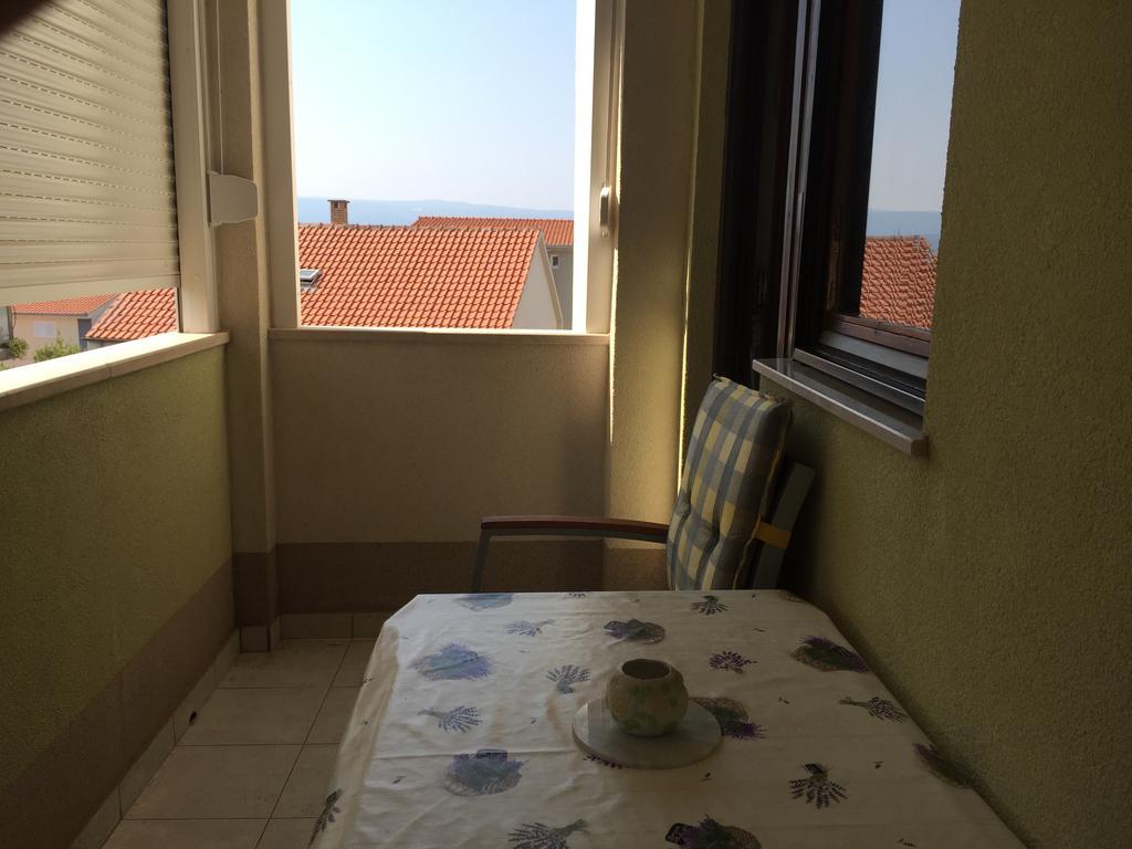 Apartments Bilic Nemira Оміш Екстер'єр фото