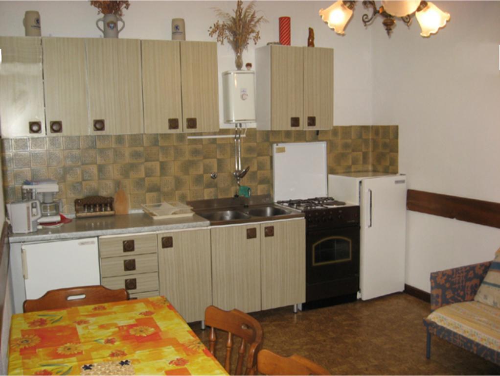 Apartments Bilic Nemira Оміш Екстер'єр фото