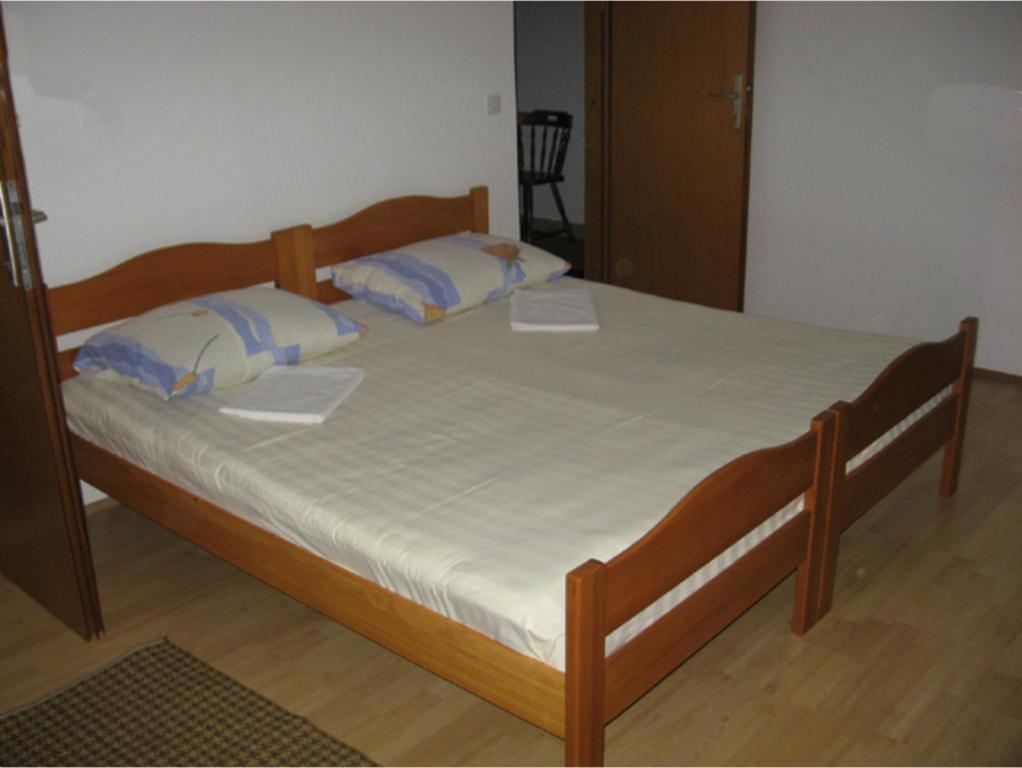 Apartments Bilic Nemira Оміш Екстер'єр фото