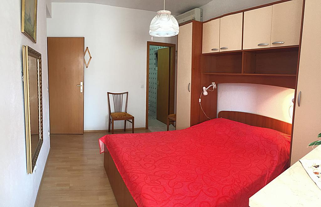 Apartments Bilic Nemira Оміш Екстер'єр фото