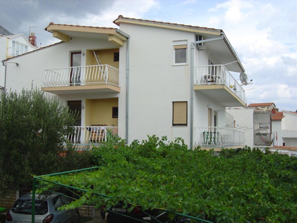 Apartments Bilic Nemira Оміш Екстер'єр фото