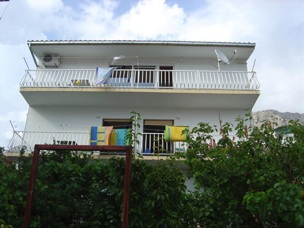 Apartments Bilic Nemira Оміш Екстер'єр фото